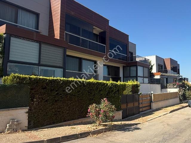 Güzelbahçe, İzmir içerisinde satılık Villa