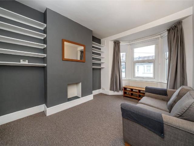 Apartment for rent in Upton, Greater London