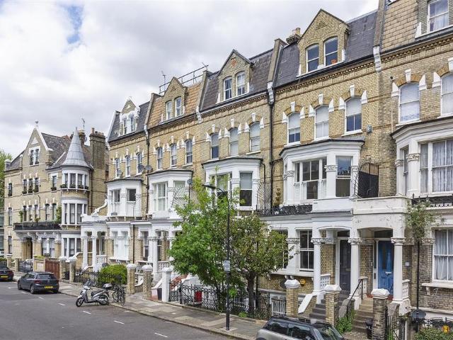 Apartment for rent in West Kensington, Greater London