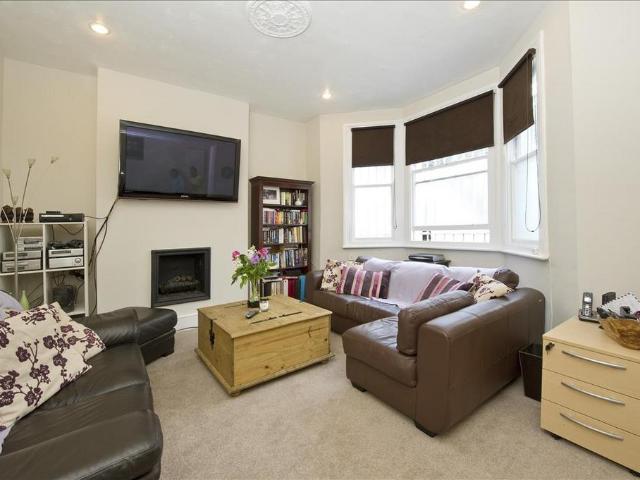 Apartment for rent in West Kensington, Greater London