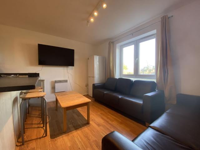 Room for rent in Falcon Lodge, Wales