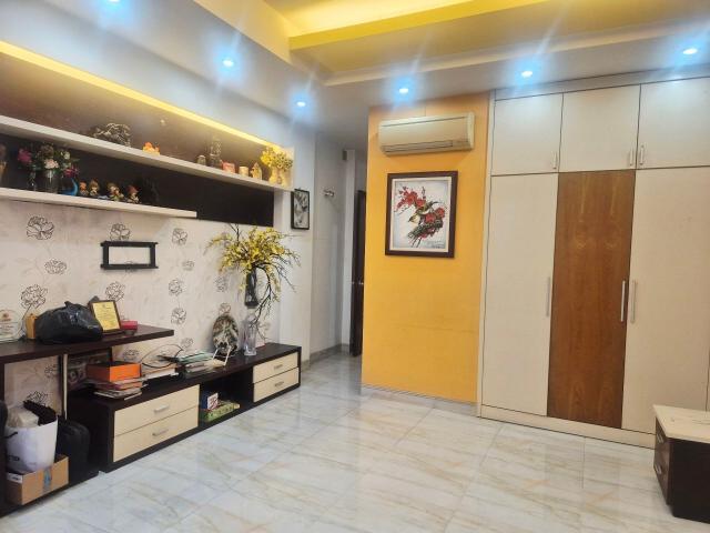 Nhà mặt phố bán