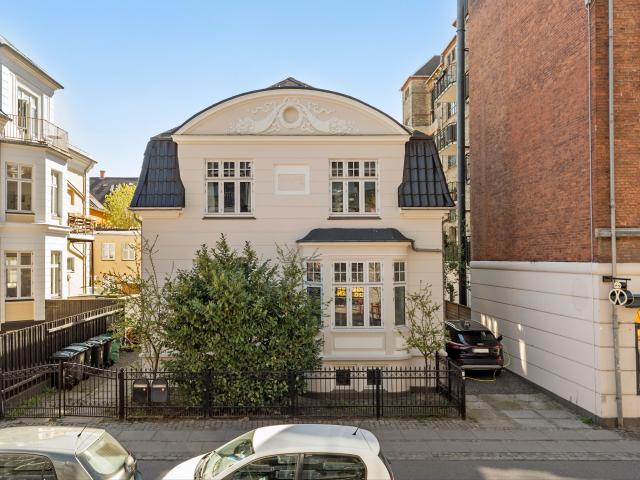 Ejendom til salg i Frederiksberg C, Brøndby