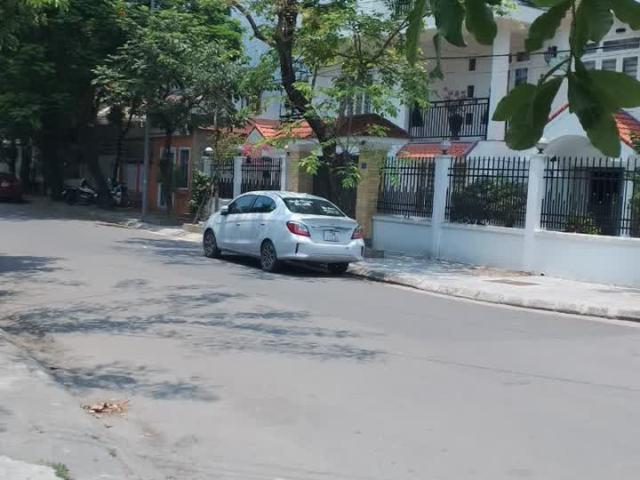 Nhà mặt phố bán