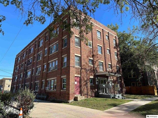 Condo for sale in Lincoln