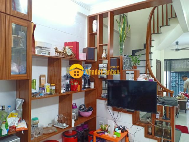 Nhà mặt phố bán