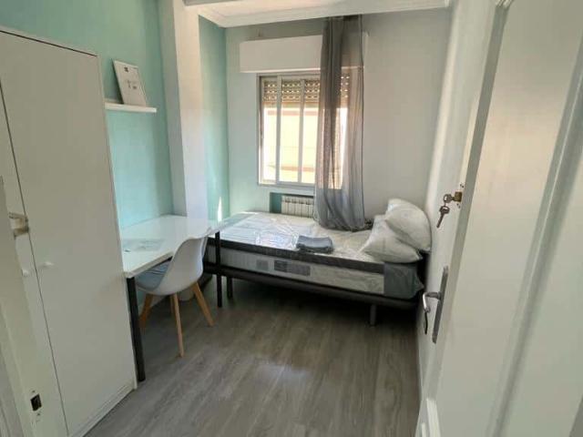 Habitación en alquiler en Juan de la Cierva, Getafe