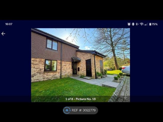 House for rent in Heatherside, Heol-las