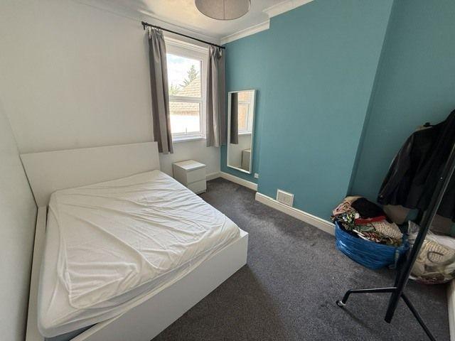 Room for rent in Pengam Green, Falcon Lodge