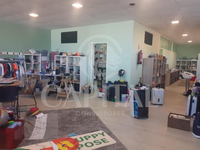 Loja venda em Aldeia de Santa Isabel, Sintra