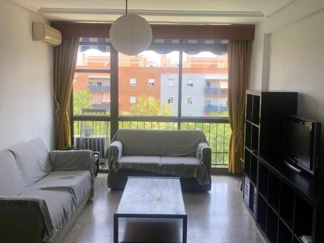 Apartamento en alquiler en Sevilla, Núcleo Residencial Baleraes