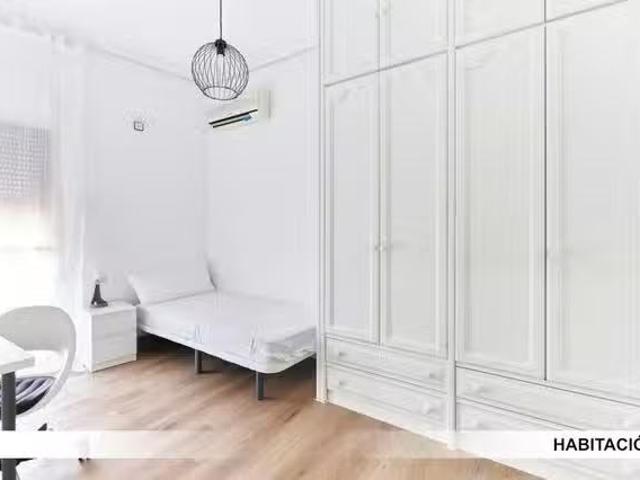 Casa en alquiler en Cerro-Amate, Sevilla