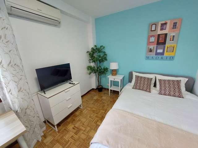 Habitación en alquiler en Apóstol Santiago, Madrid