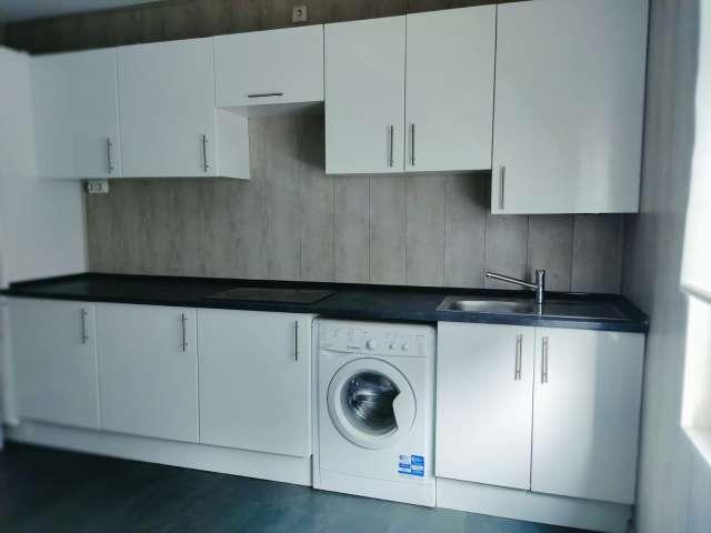 Habitación en alquiler en Oviedo, La Tenderina