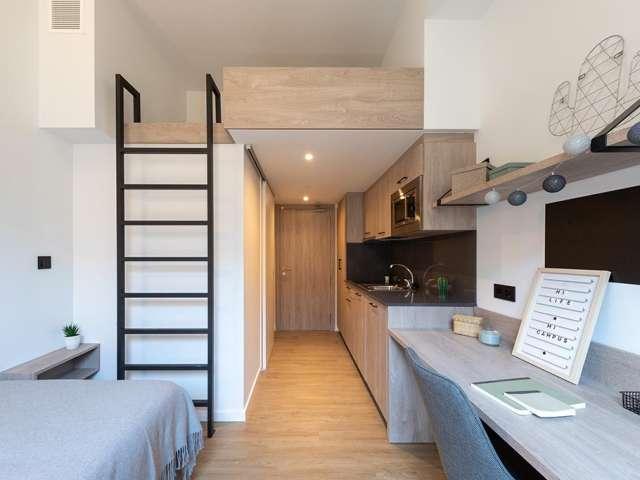 Habitación en alquiler en La Mina - districte 6, Barcelonès