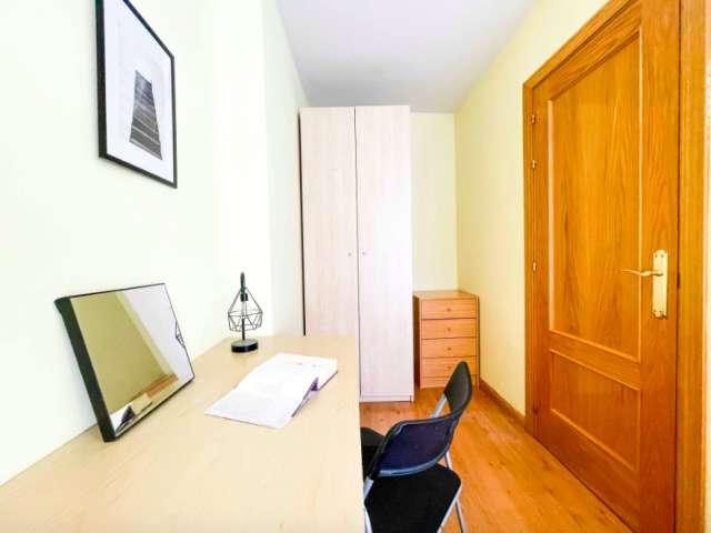 Habitación en alquiler en Valdeacederas, Madrid