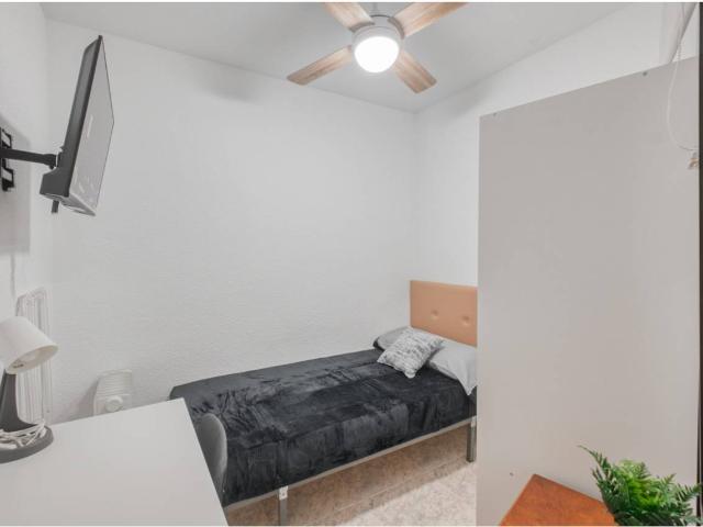 Habitación en alquiler en Los Santos, Leganés