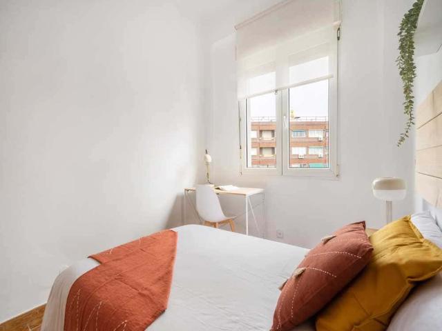 Habitación en alquiler en Valdeacederas, Madrid