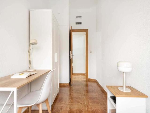 Habitación en alquiler en Valdeacederas, Madrid