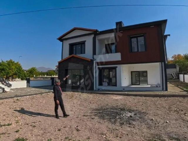 Akyazı Mahallesi, Hacılar içerisinde satılık Villa