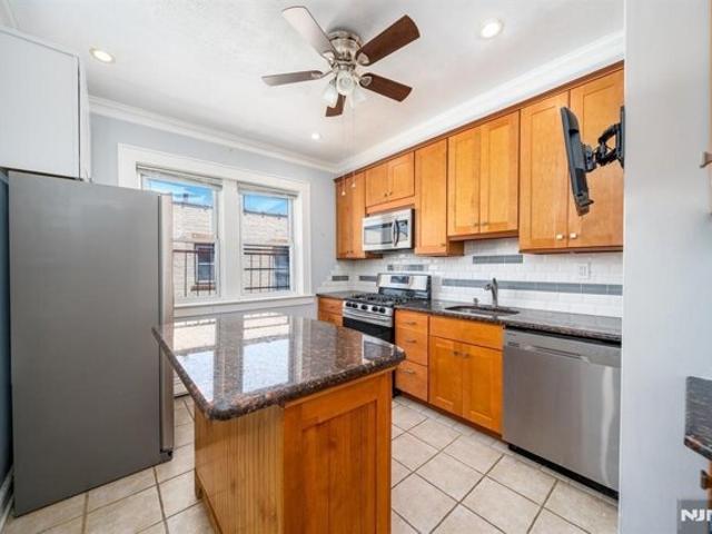 Condo for sale in Wood Ridge, New Jersey