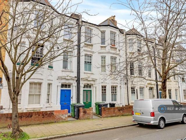 Apartment for rent in Oval, Greater London