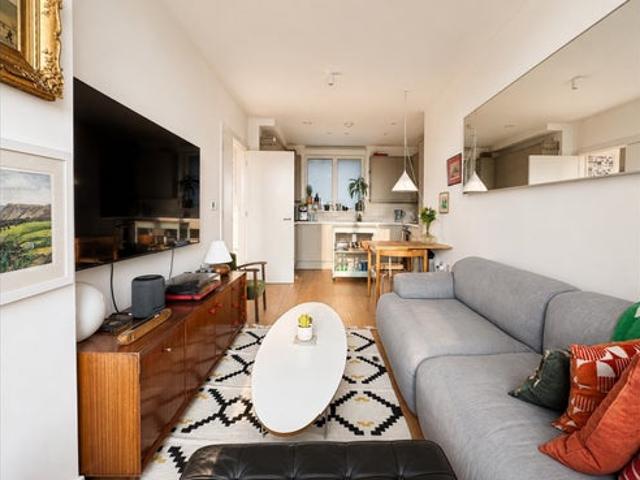 Apartment for rent in Stamford Hill, Greater London