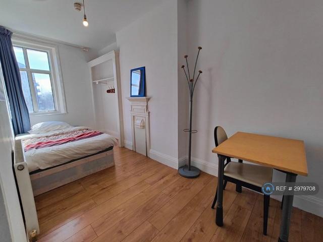 House for rent in London Borough of Tower Hamlets, Greater London