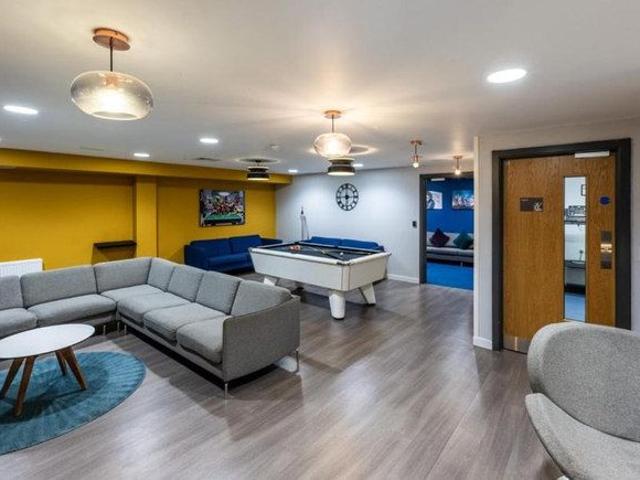 Studio for rent in Hillside, Leith
