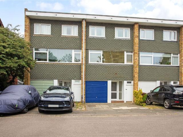 House for rent in Hatching Green, Five Acres
