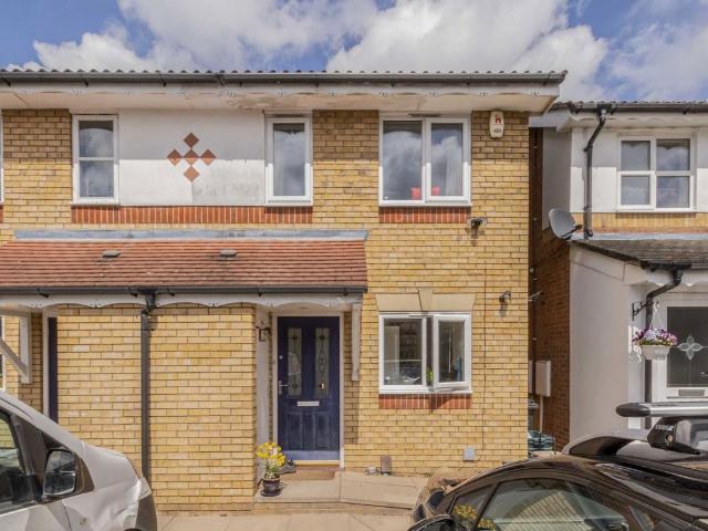 Apartment for rent in London Borough of Merton, Merton Park