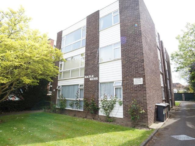 Apartment for rent in Longlands, Greater London