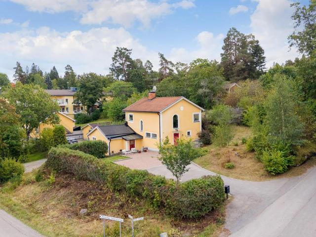 Villa till salu i Salem, Stockholm