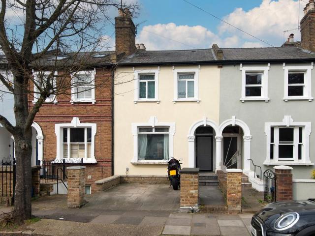 Apartment for rent in St Margarets, Greater London