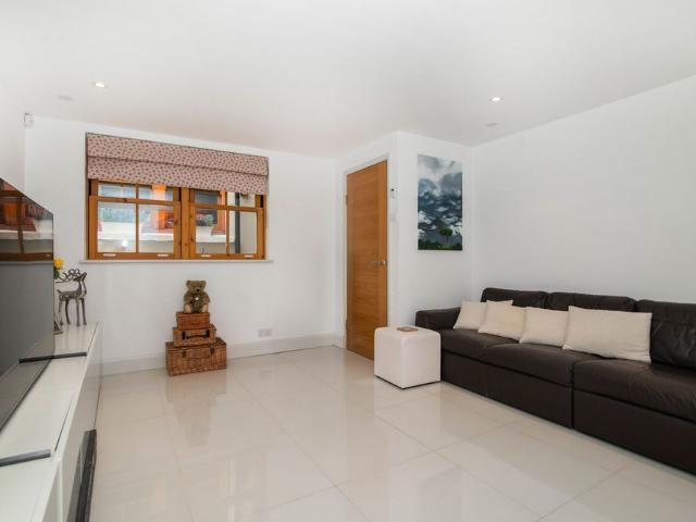 Apartment for rent in St Margarets, Greater London