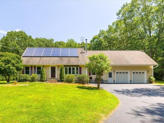 House for sale in Charlton