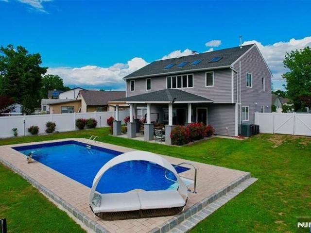 House for sale in Rochelle Park, New Jersey