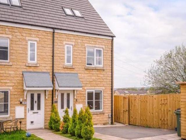 House for sale in Huddersfield, West Yorkshire