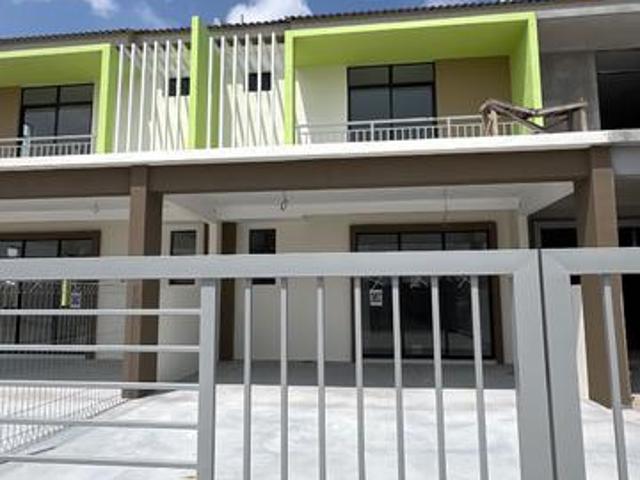 Terraced House for sale in Malaka