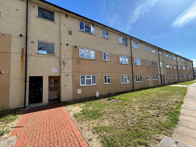 Apartment for rent in Golf Links estate, Greater London