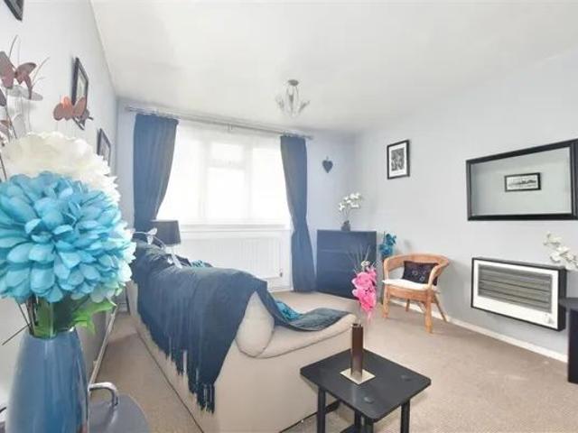 Apartment for rent in Hainault, Greater London