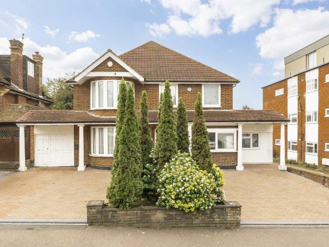 Apartment for rent in The Hale, Greater London