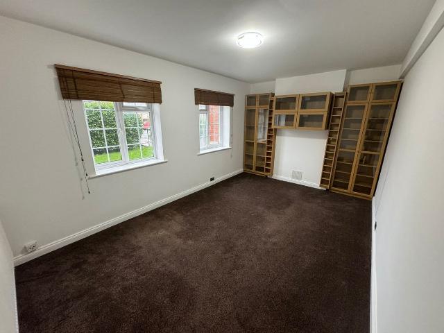 Apartment for rent in The Hale, Greater London