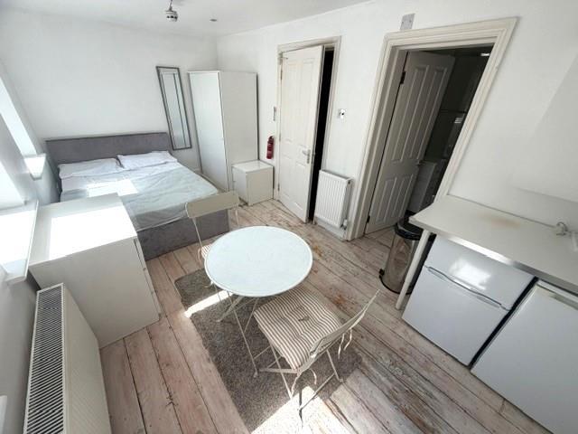 Studio for rent in Mill Hill, Greater London