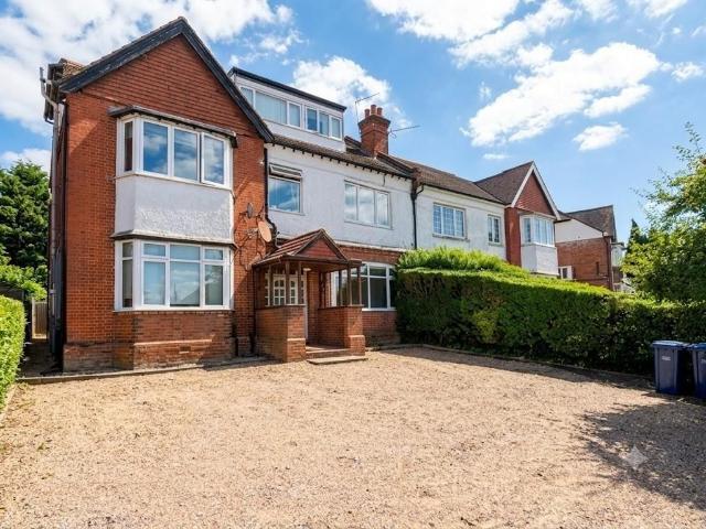 Studio for rent in The Hale, Greater London
