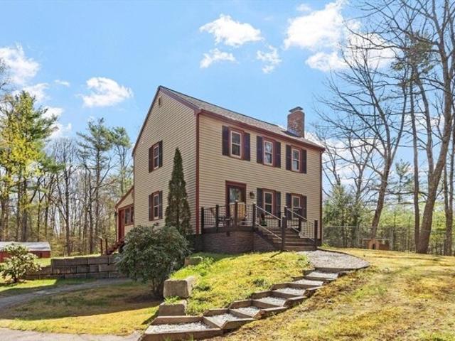 House for sale in Hubbardston, Massachusetts