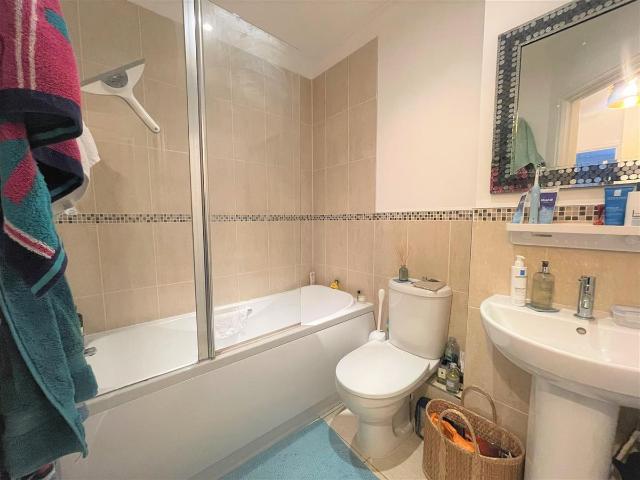 Apartment for rent in Fole, Surrey