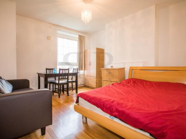 Apartment for rent in Poplar Grove, Greater London