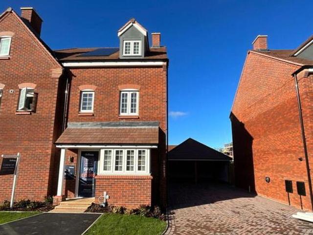 House for sale in Halesowen, West Midlands