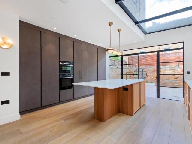House for rent in Fulham, Walham Green